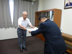 門真市長から門真RCへの感謝状贈呈