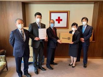 日本赤十字社へフェイスガードの寄贈（地区RA委員会）