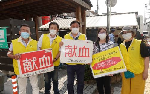 瓢箪山駅前にて献血をしました（東大阪東ロータリークラブ）