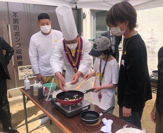 子ども食堂へのオムライス体験教室（大阪難波RC）