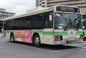 大阪シティバスに「END POLIO NOW」のラッピング