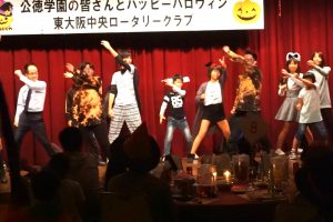 みんなでスリラーを踊る